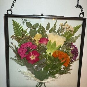 Floral bouquet hanging wall decor